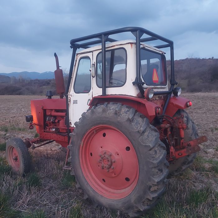 Продавам трактор ЮМЗ