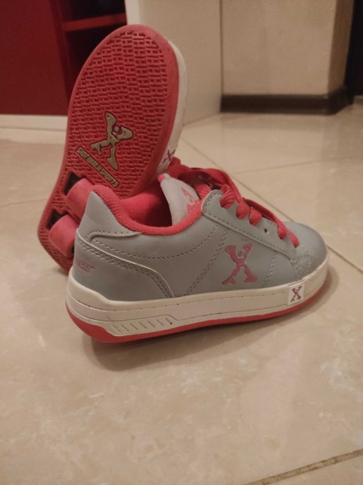 Детски маратонки с колелца размер 30.