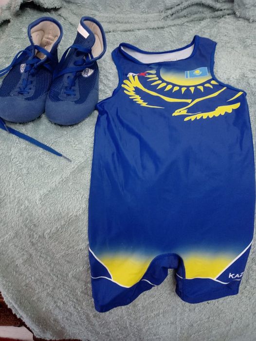 Продам нательник и борцовку