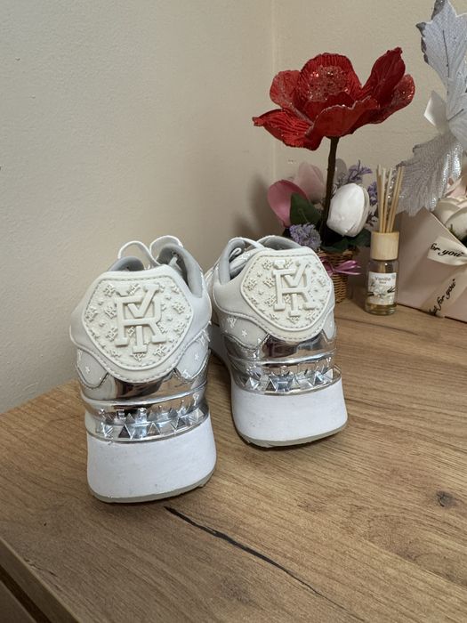 Бели сникърси/маратонки Replay