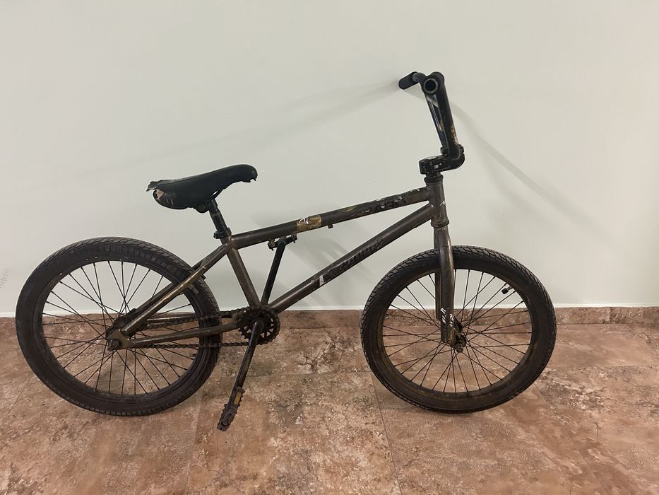 Продам велосипед BMX Hard. В хорошем состоянии