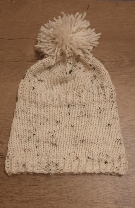 Set  fular și căciuliță crem ,,Delicat"