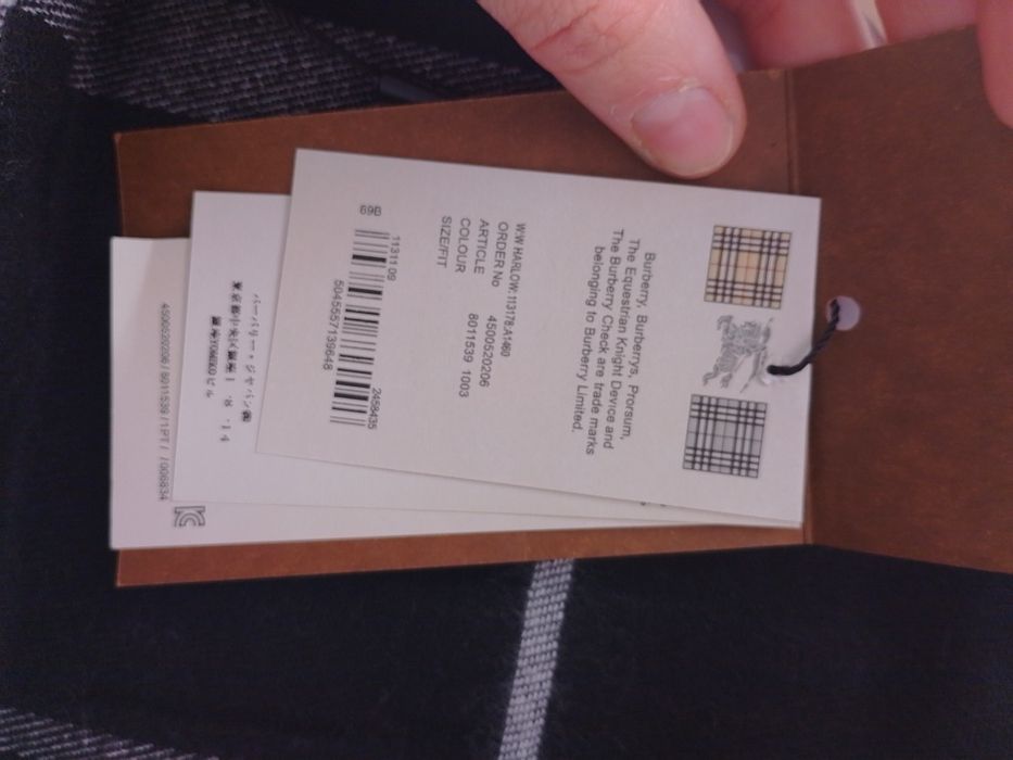 Eșarfă Burberry originala nouă