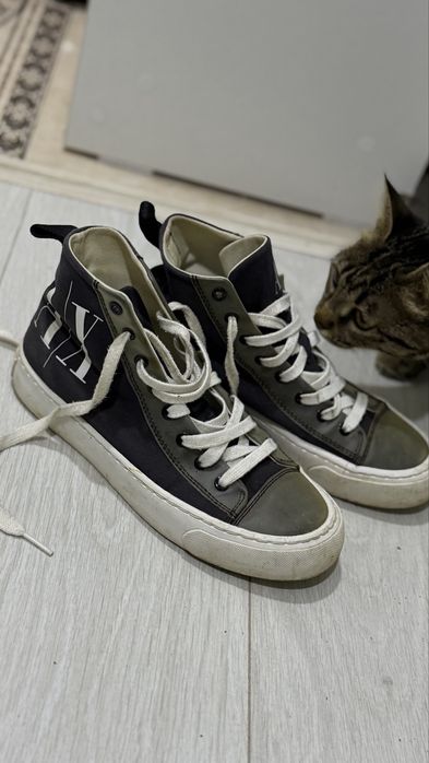 Продам конверсы Армани оригинал 36р