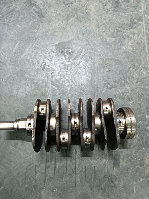 Продам коленвал Субару.