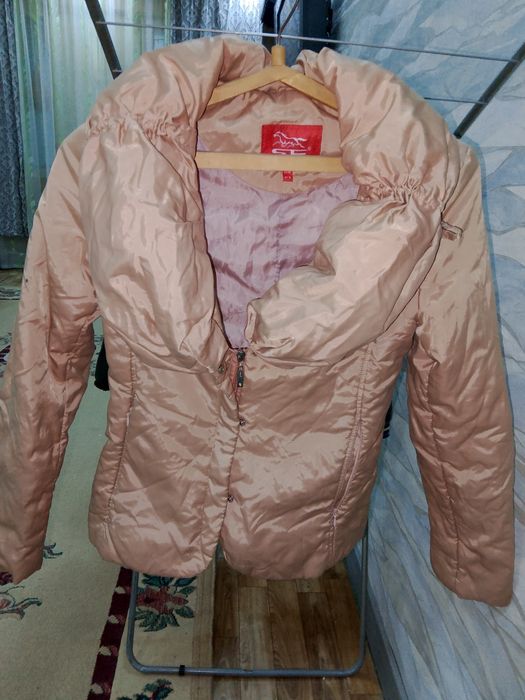 Куртки женские разные