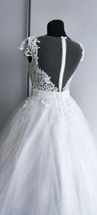 Rochie de mireasa 
O singura purtare,marime s-m
Curățare profesi