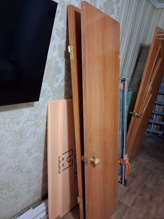 Продаются двери.