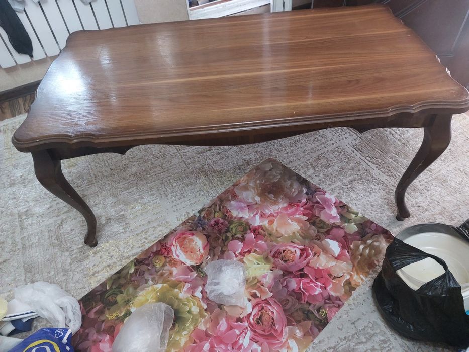 Стол  из  дерева