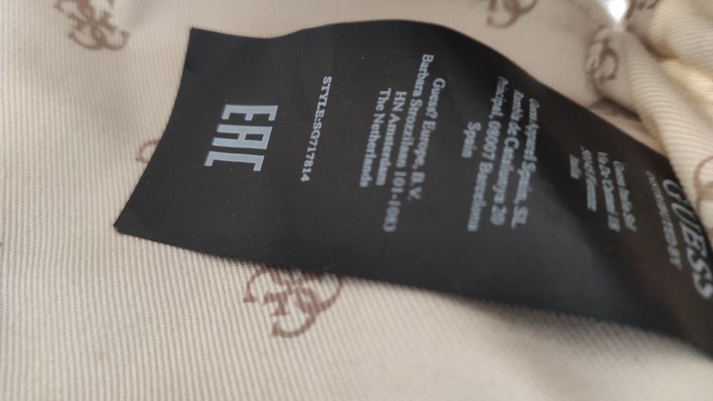 Оригинална дамска чанта Guess