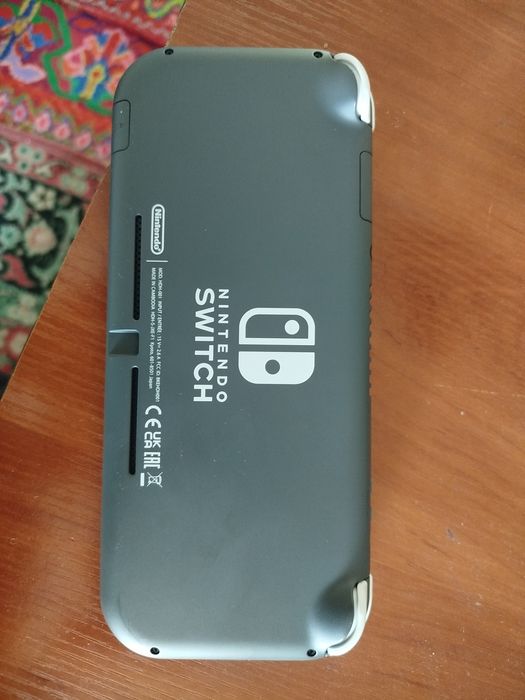 Продам Нинтендо свитч лайт