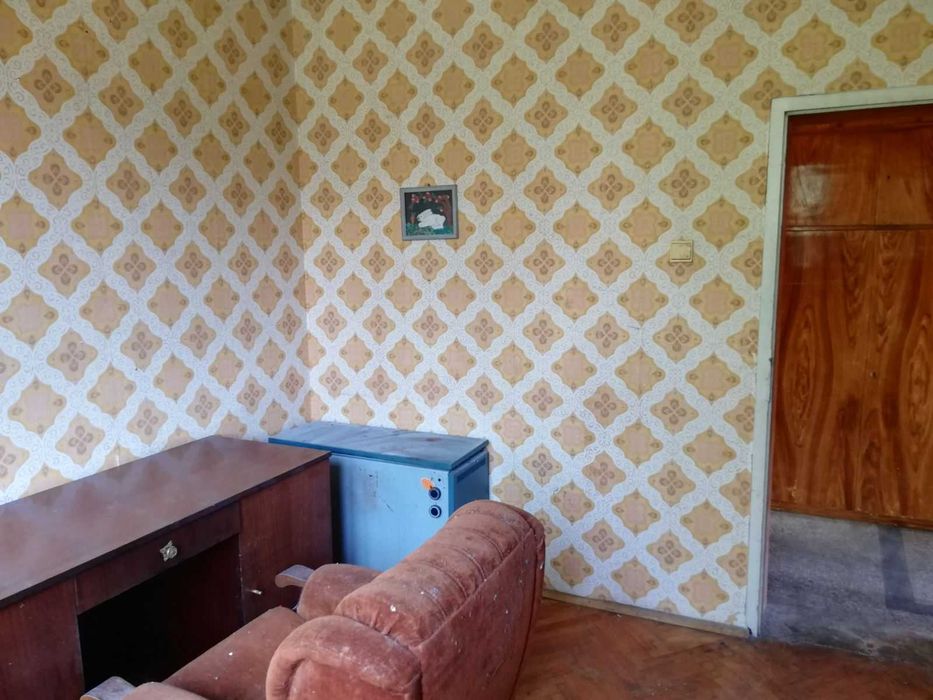 Mонолитна къща близнак в широкия център на гр. Казанлък, под Полицията