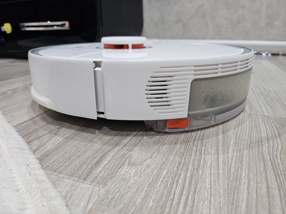 Продам робот пылесос Roborock S5 Max
