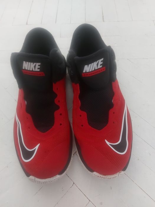 Vind adidasi Nike marimea 37 preț 50 lei si ciocate piele marimea 37