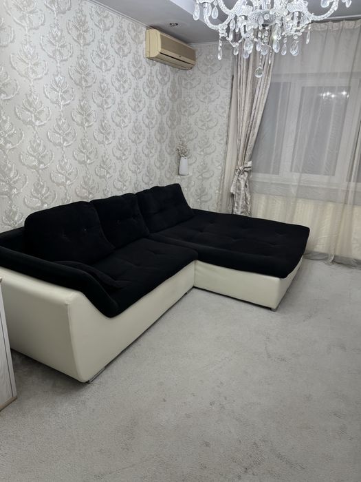 Canapea de tip coltar