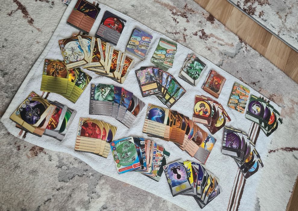 Бакуган играчки и карти