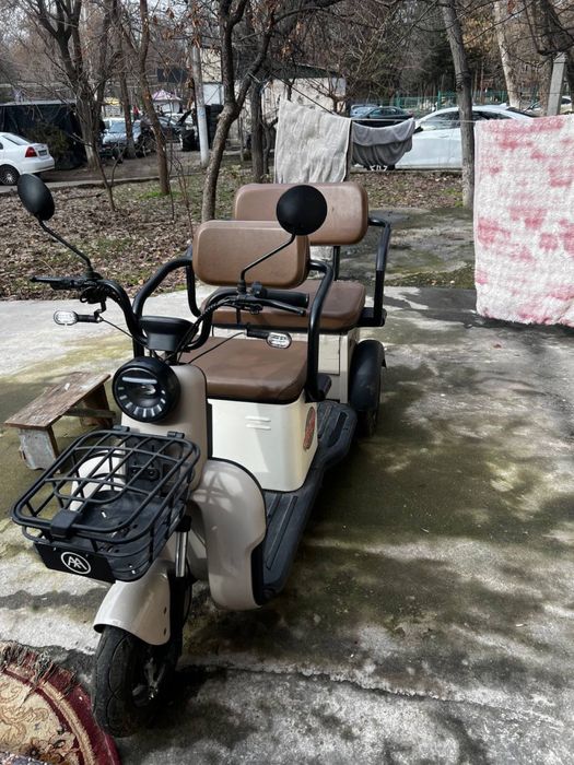 Elektronniy skuter 3 kishilik yarim puliga
