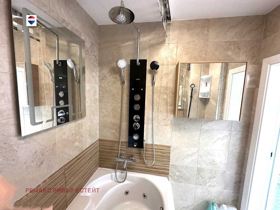 Продава се Двустаен апартамент в Русе, Център - 66 кв.м за 2120 €/кв.м - Снимка #11