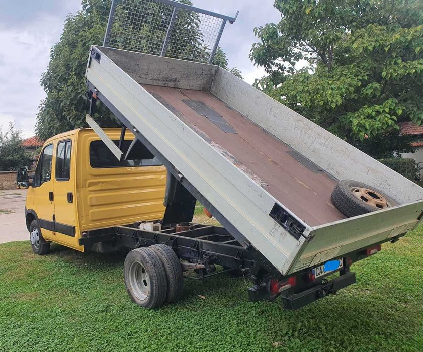 транспортни услуги с бус тристранен самосвал дърва грозде пясък