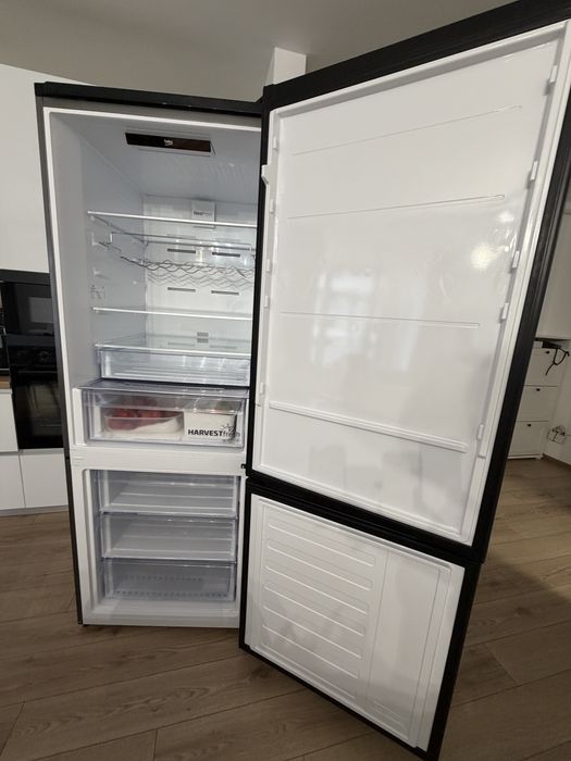 Frigider Beko defect