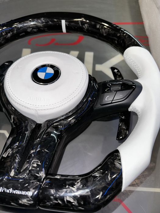 Volan BMW M CARBON FORJAT / LED / Vibratii / Incalzire / DISTRONIC / F