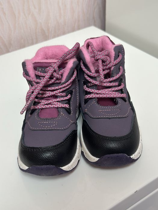 Ботинки демисезоные 24 р новые 4500