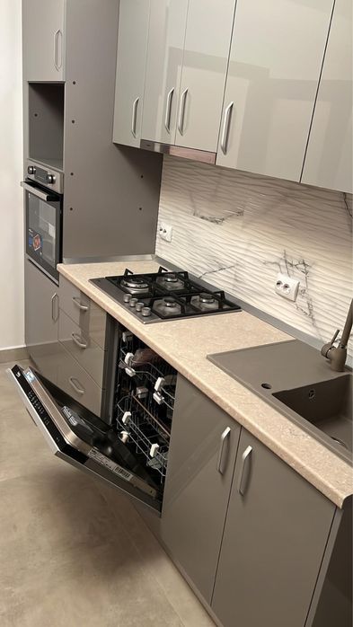 Inchiriez apartament 3 camere