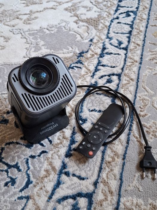 Proektor hy 320.