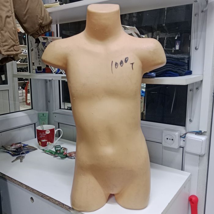 Продается манекены, вешалки, цепи