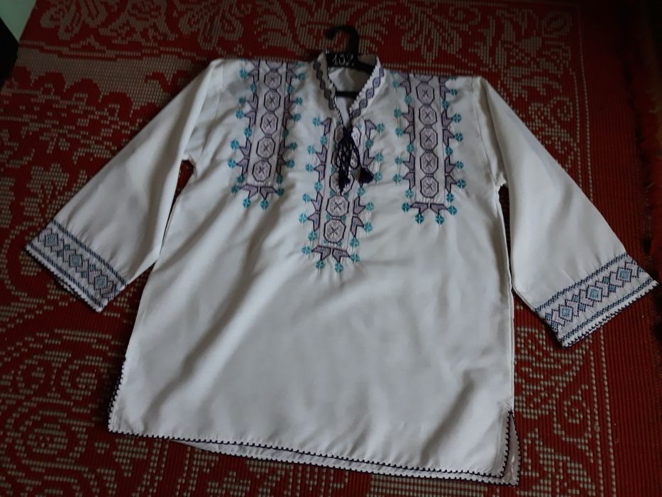 Cămașă cusută manual pe musca