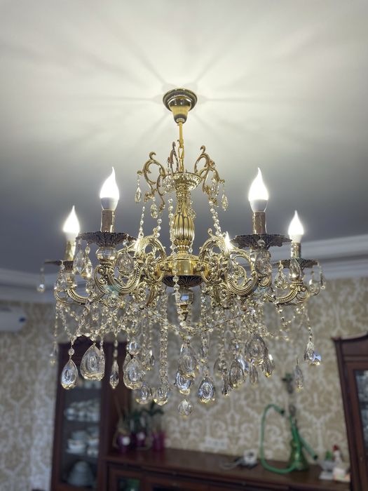 Продается Шикарная Классическая Люстра.