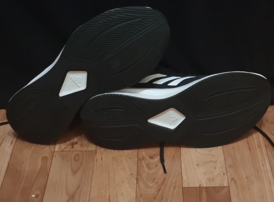 Чёрный кроссовки Adidas