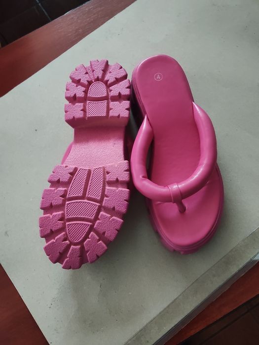 Șlapi de vară cu toc înalt pentru femei