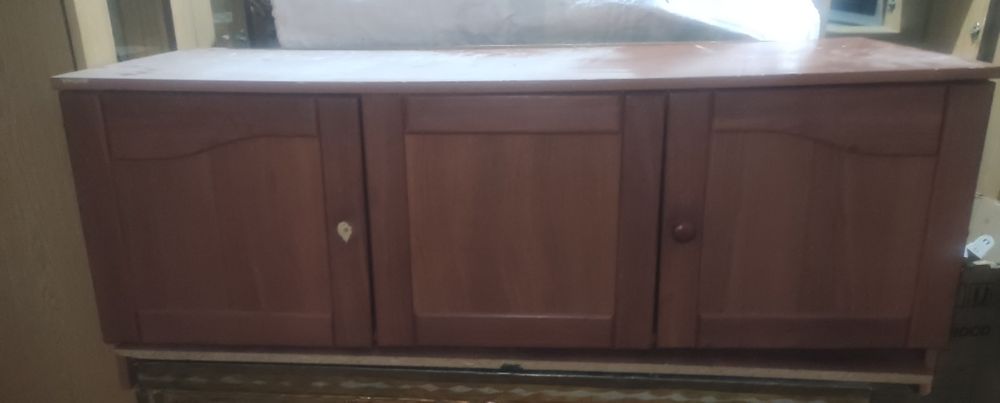 Eshik 2 ta,tumba 1 ta