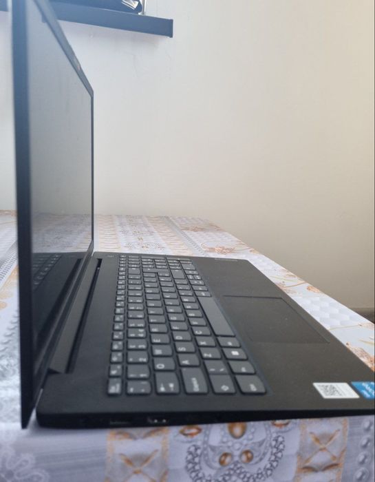 Lenovo notebook sotiladi holati ideal