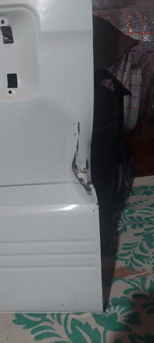 Damas eshik sotiladi