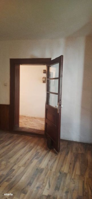 Casă cu 2 camere și curte, gata de utilizare