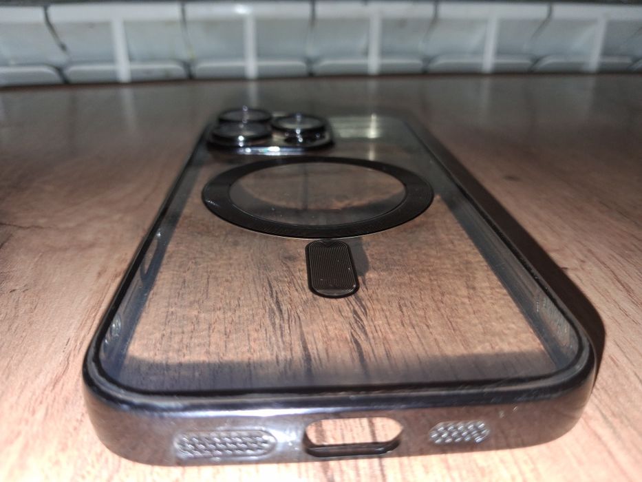 Чехол на iPhone Apple 16 Pro