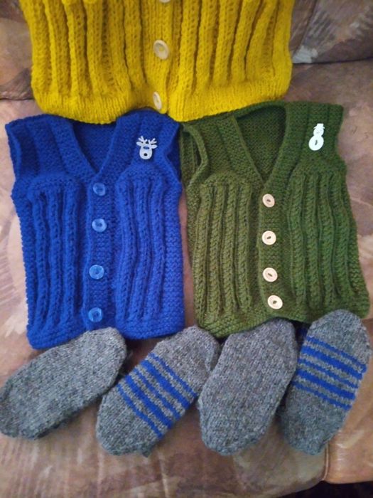 Вълнени плетени чорапи  с тройна нишка на конеца–10 лв.