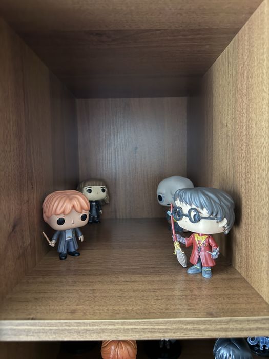 Продам книги и фигурки