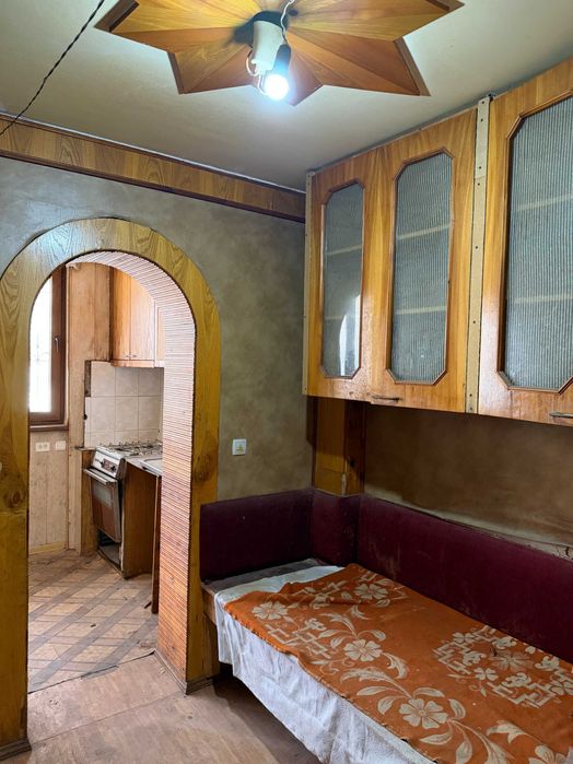 Ипотека! Фархадский рынок 3/1/4 без ремонта 2 полисадника 2 подвала