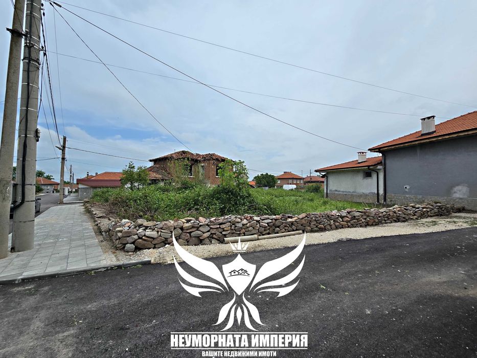 Продавам стара къща 65РЗП с хубав равен двор 771кв. в село Тополово