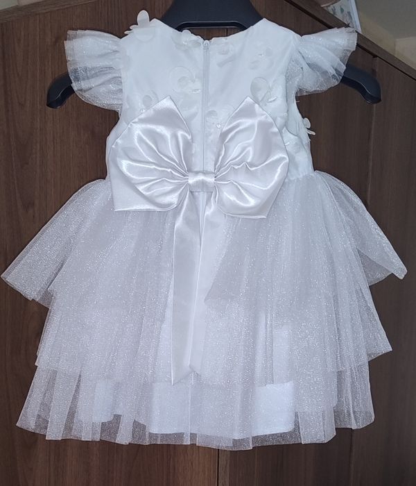 Официална бебешка рокля в бял цвят