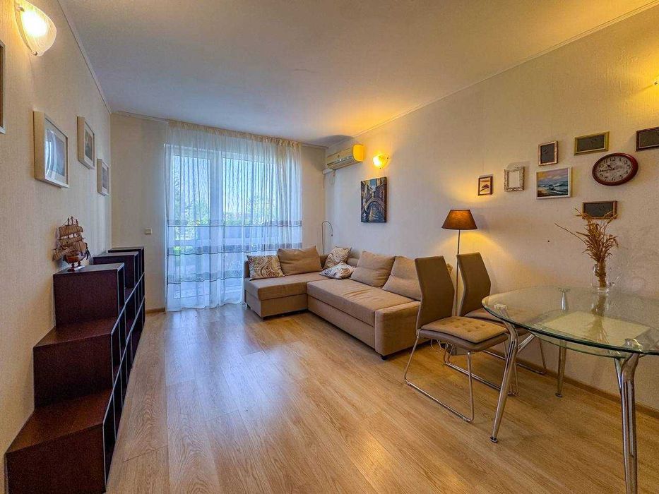 Комфортен двустаен апартамент с тераса в Rutland Bay, Равда