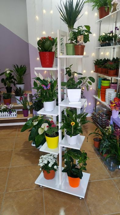 Подставка для цветов из дерева