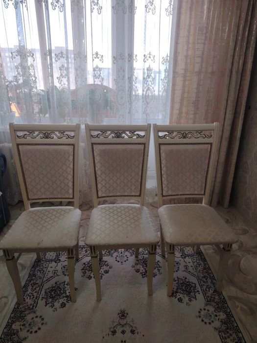 Продам стулья в количестве 5 штук