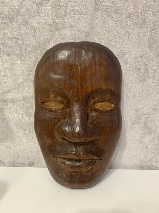 Деревяные маски и статуэтки