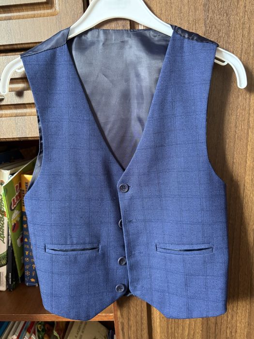 Классический костюм( тройка)