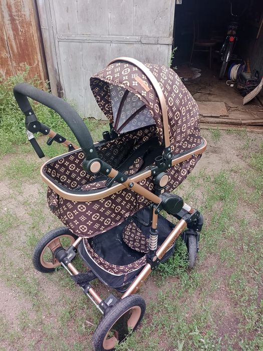 Продам почти новую коляску