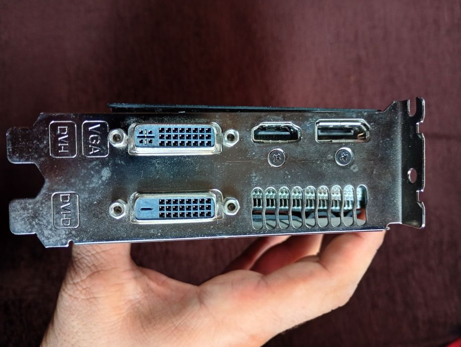 Vând placa video Asus 4 GB ddr5